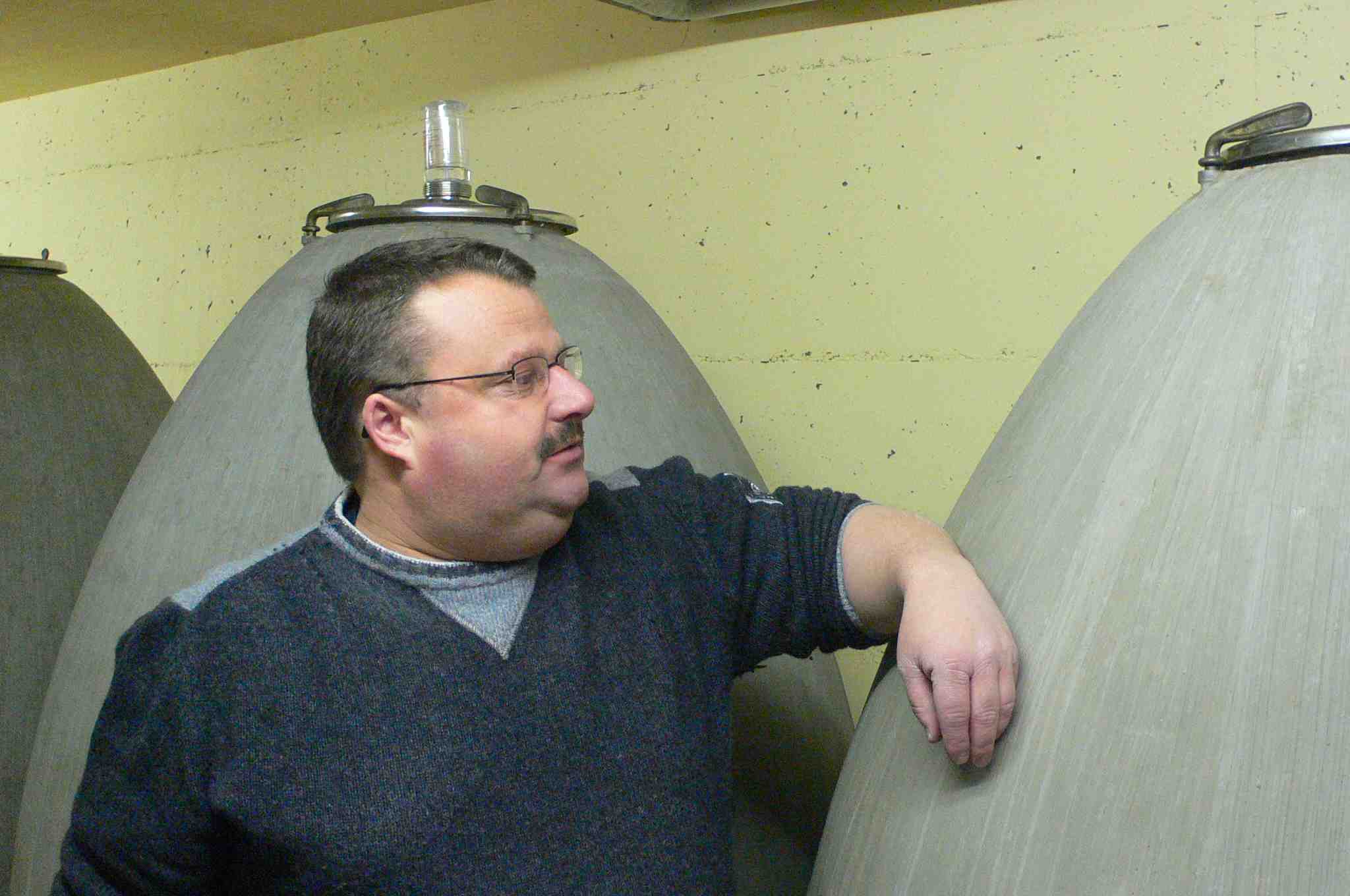 cave_amph.jpg cave_amph.jpg